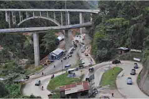  Menikmati Panorama Kelok Sembilan di Jalur Mudik Sumbar